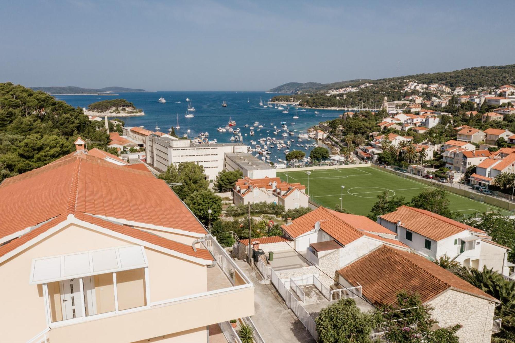 Apartments Sunny Elza Hvar Town Eksteriør bilde