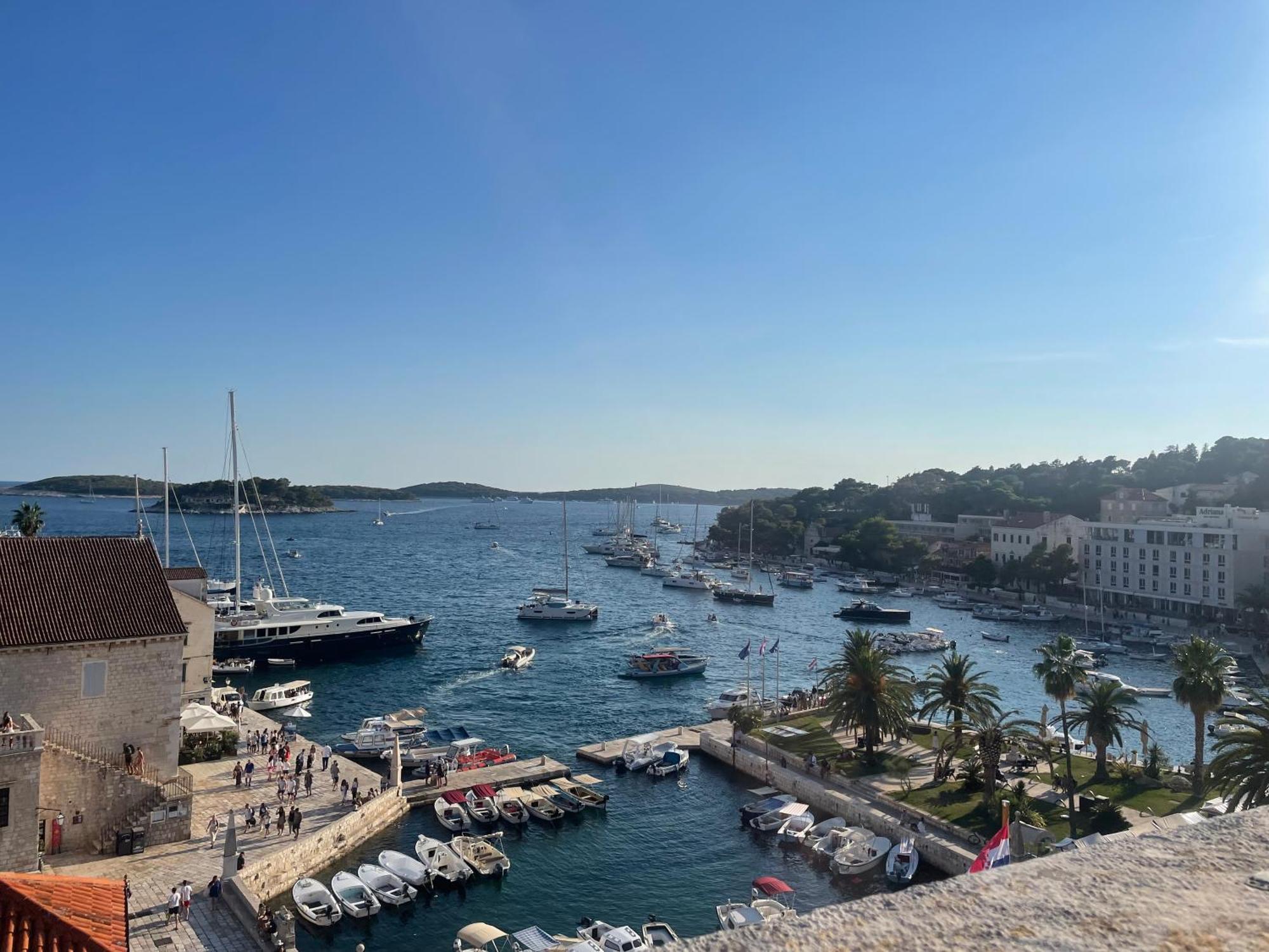 Apartments Sunny Elza Hvar Town Eksteriør bilde
