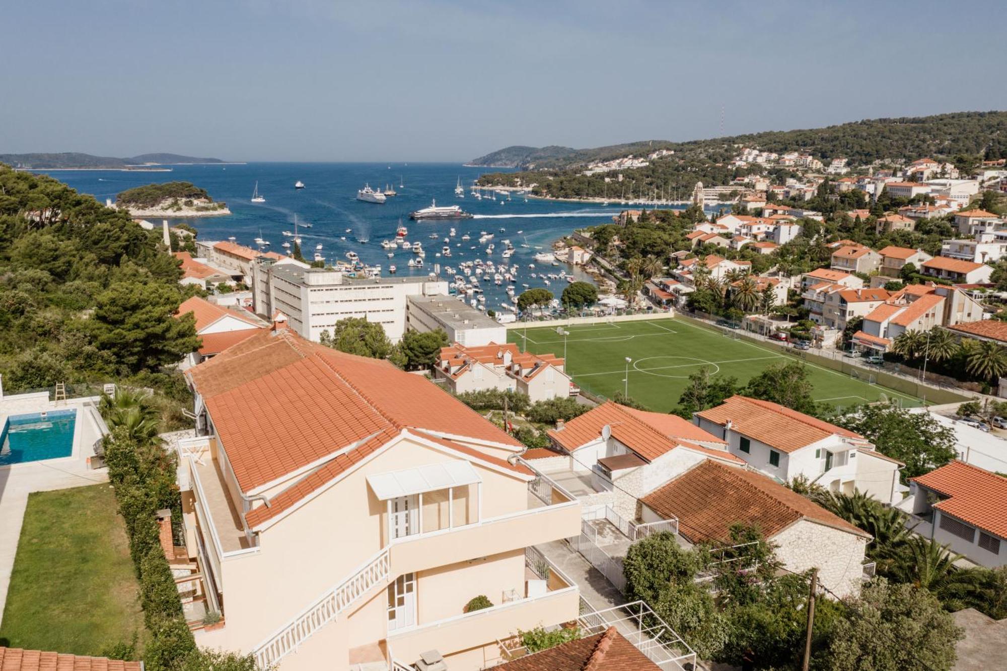 Apartments Sunny Elza Hvar Town Eksteriør bilde