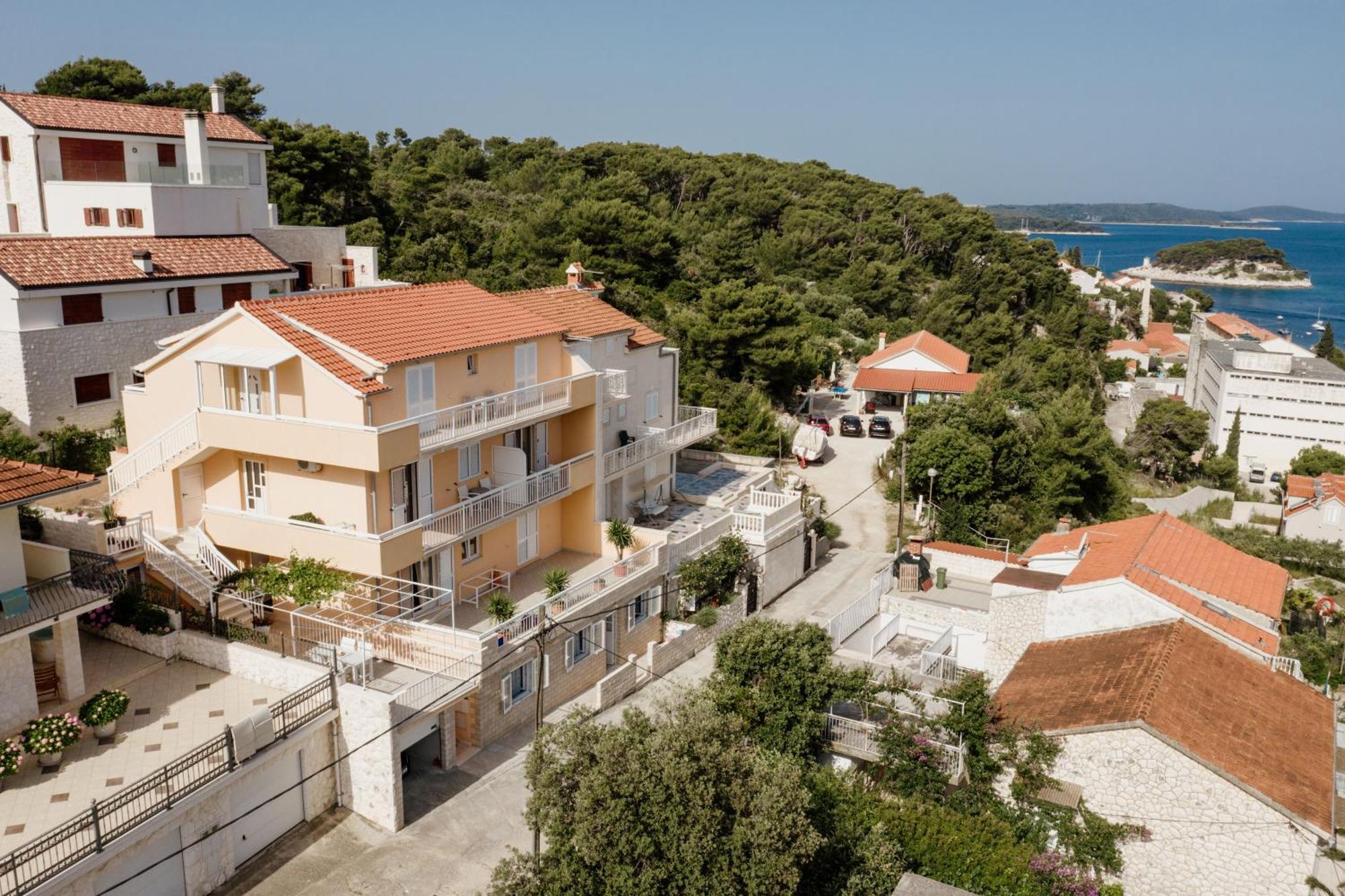 Apartments Sunny Elza Hvar Town Eksteriør bilde